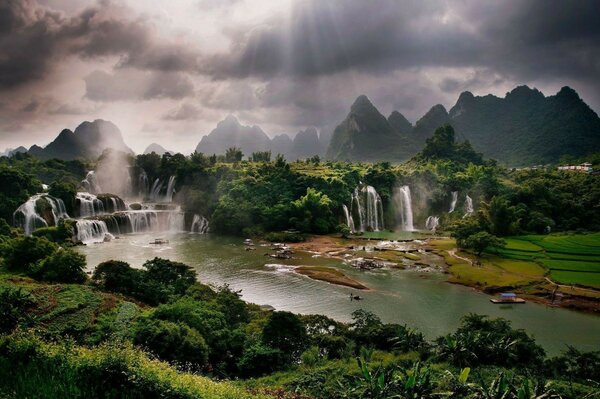 Naturaleza cascadas río bosque montañas paisaje