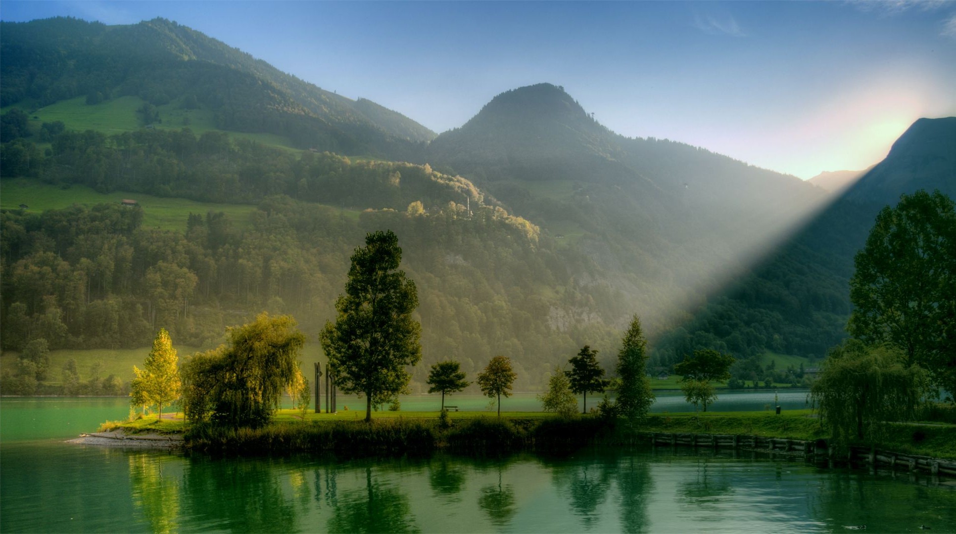 rivières étangs et ruisseaux étangs et ruisseaux lac eau paysage nature montagnes bois voyage à l extérieur brouillard rivière bois réflexion aube ciel coucher de soleil été scénique brouillard lumière du jour