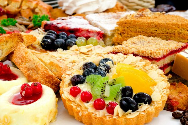 Deliziosa colazione con frutta e muffin