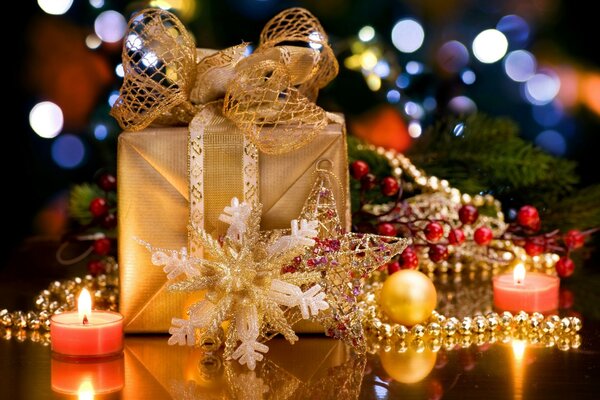 هدية السنة الجديدة تحت شجرة عيد الميلاد