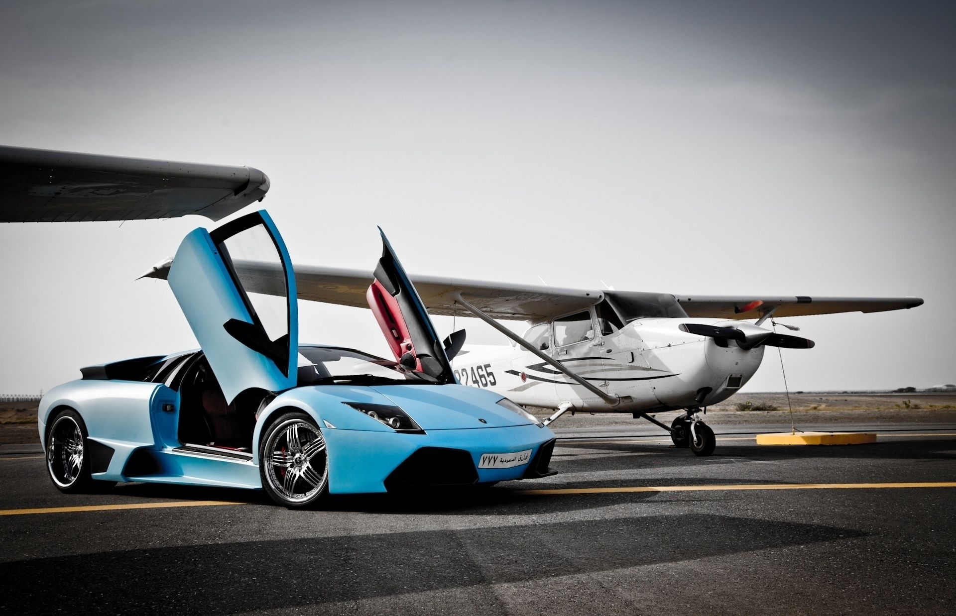 voitures de sport système de transport voiture avion avion aéroport voler rapide asphalte voiture