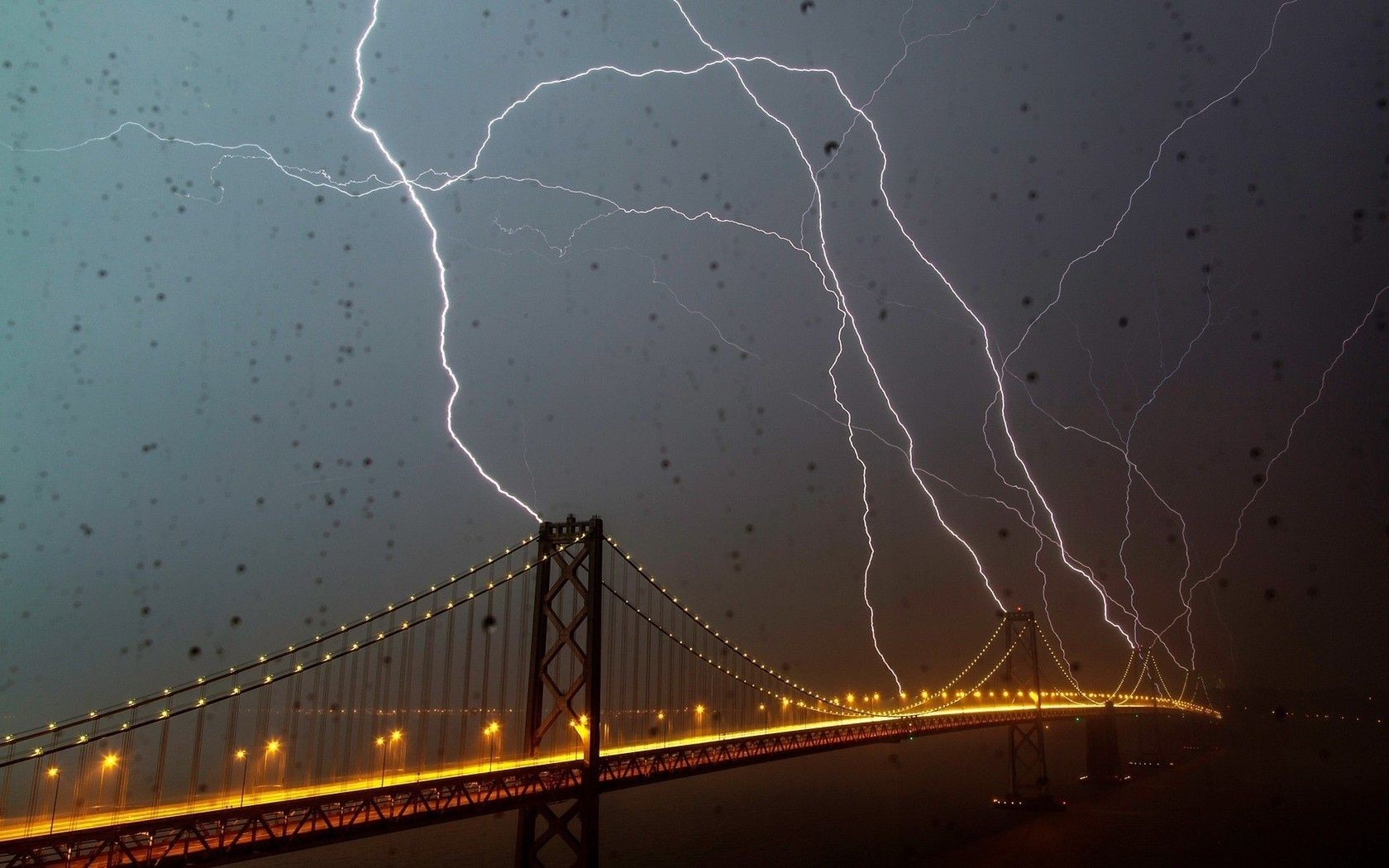 foudre pont tempête soir lumière sombre ciel système de transport tonnerre pluie voyage ville autoroute orage eau route catastrophe connexion voiture