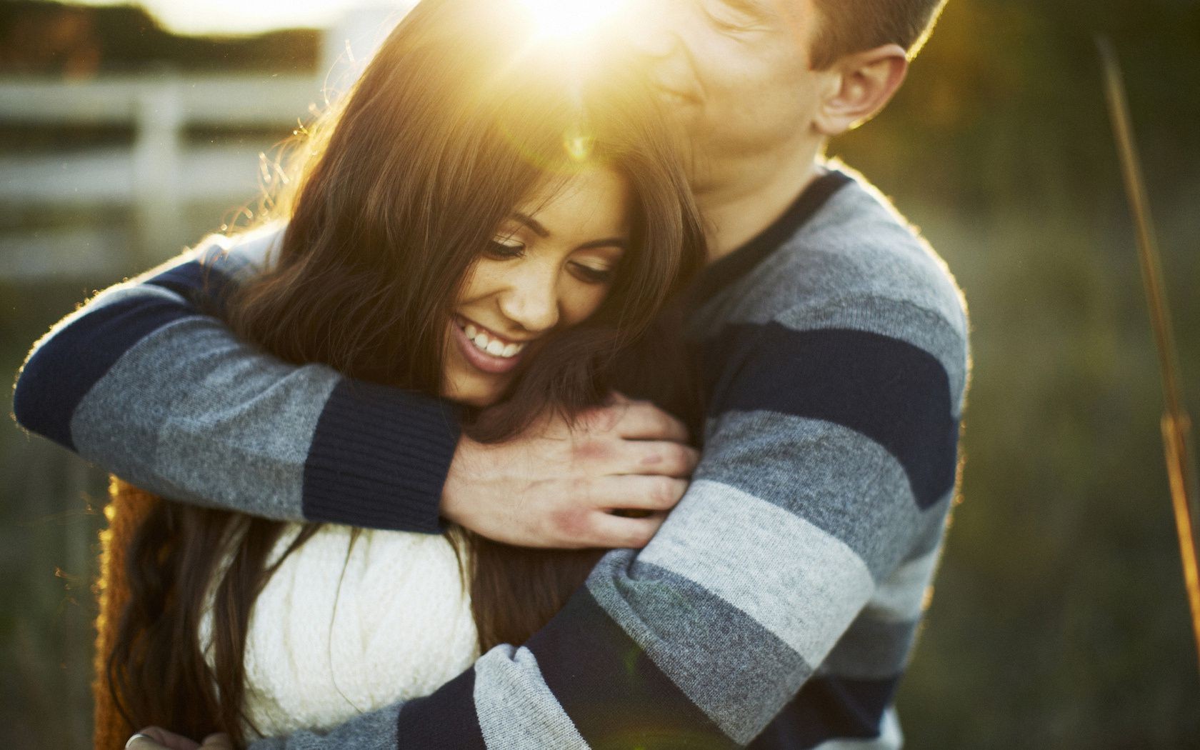 parejas de enamorados niño mujer dos al aire libre adulto otoño chica retrato desgaste unión felicidad amor juventud familia amor placer parque suéter hombre