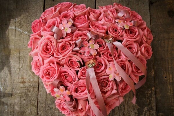 Bouquet-cuore di rose rosa