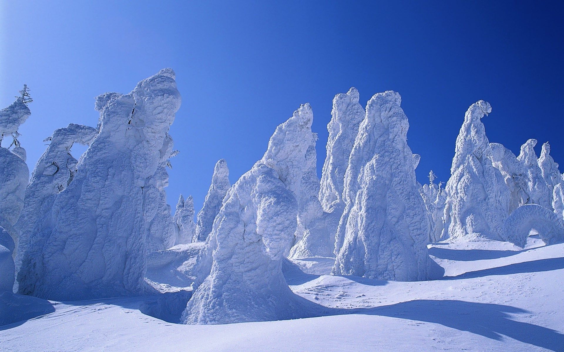 hiver neige glace froid montagnes gel paysage scénique voyage congelé