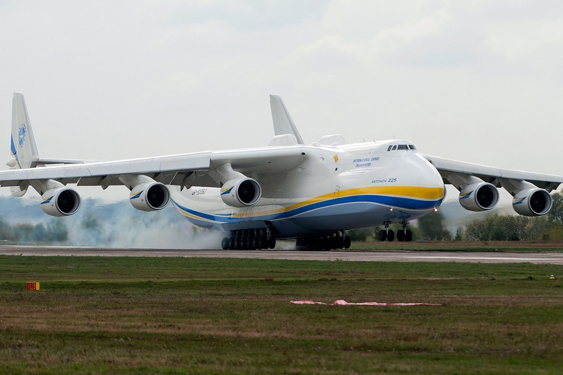 aviação avião avião aeroporto voo avião sistema de transporte avião ar voar pista motor airbus asa partida fuselagem decolagem comercial carro chegada viagens