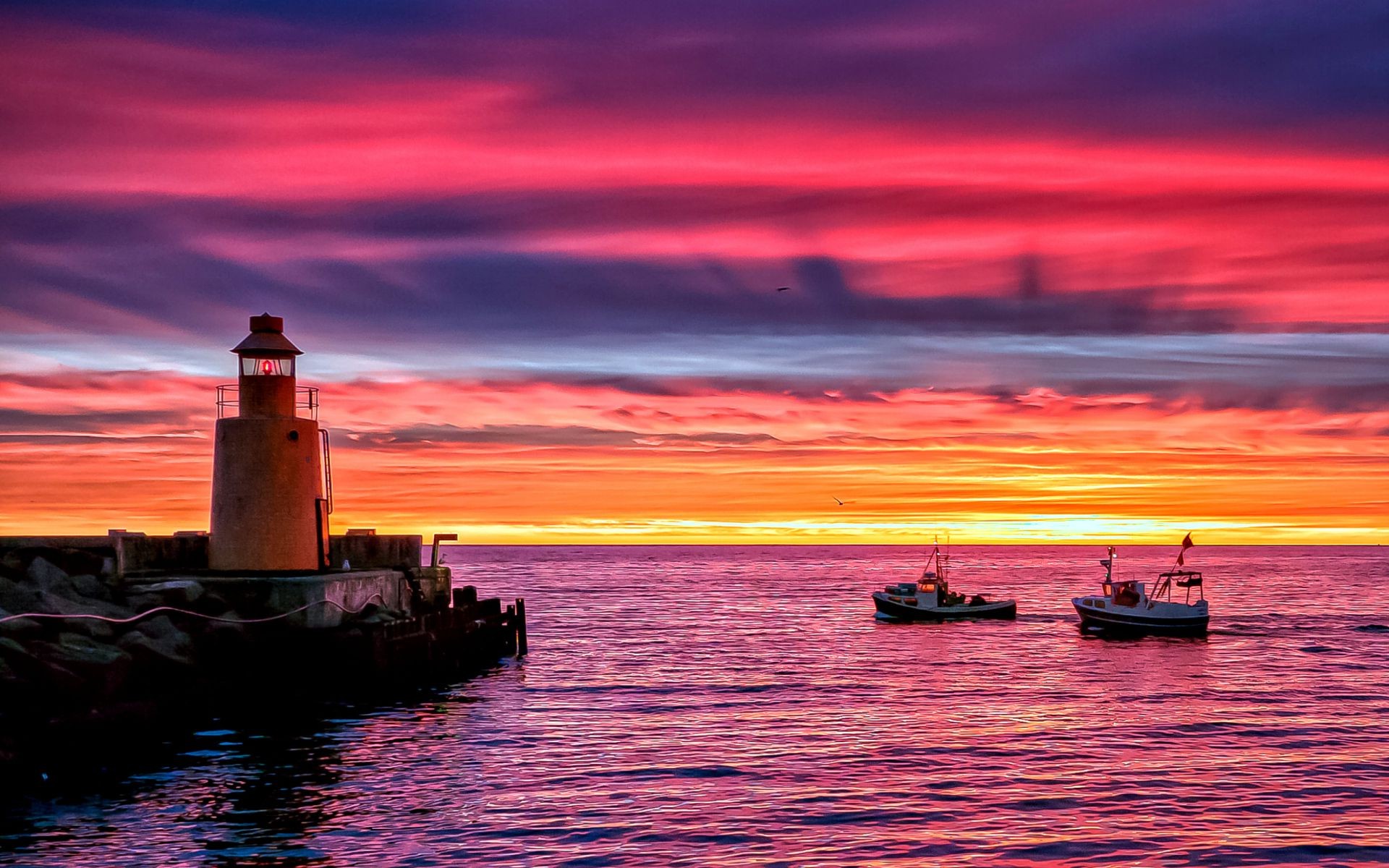 sonnenuntergang und dämmerung sonnenuntergang wasser leuchtturm dämmerung boot dämmerung meer abend wasserfahrzeug ozean reisen himmel transportsystem marine sonne schiff silhouette