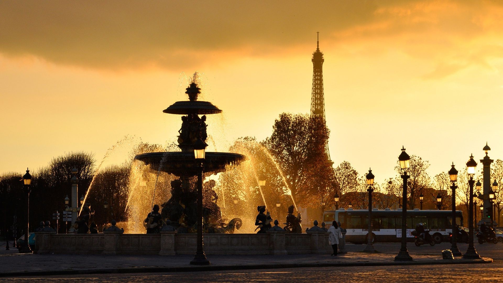 fontaines coucher de soleil ville voyage fontaine architecture ciel aube lumière maison rue arbre paysage crépuscule à l extérieur parc soirée eau