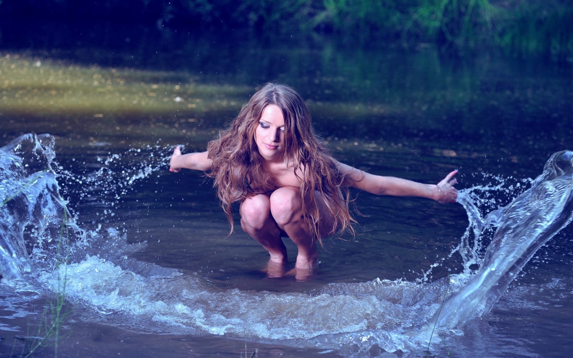 en el agua agua mojado mar océano vacaciones chica playa verano mujer solo diversión vacaciones al aire libre naturaleza natación movimiento splash