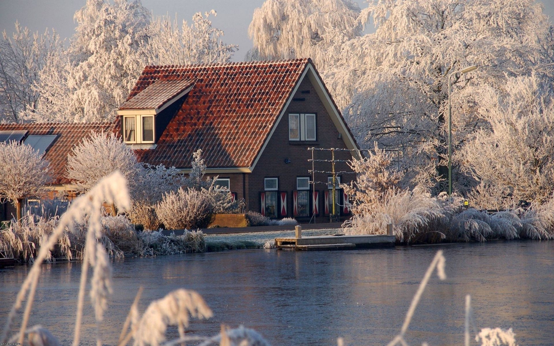 see wasser haus schnee winter holz landschaft reflexion natur bungalow reisen baum himmel kälte im freien dämmerung haus fluss