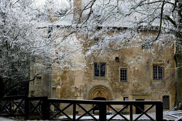 An old abandoned house