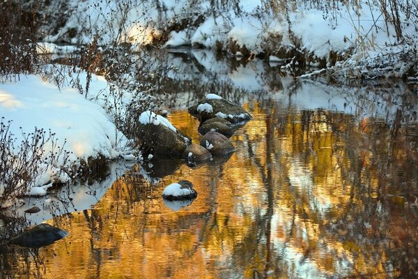 A stream among the snowy shores