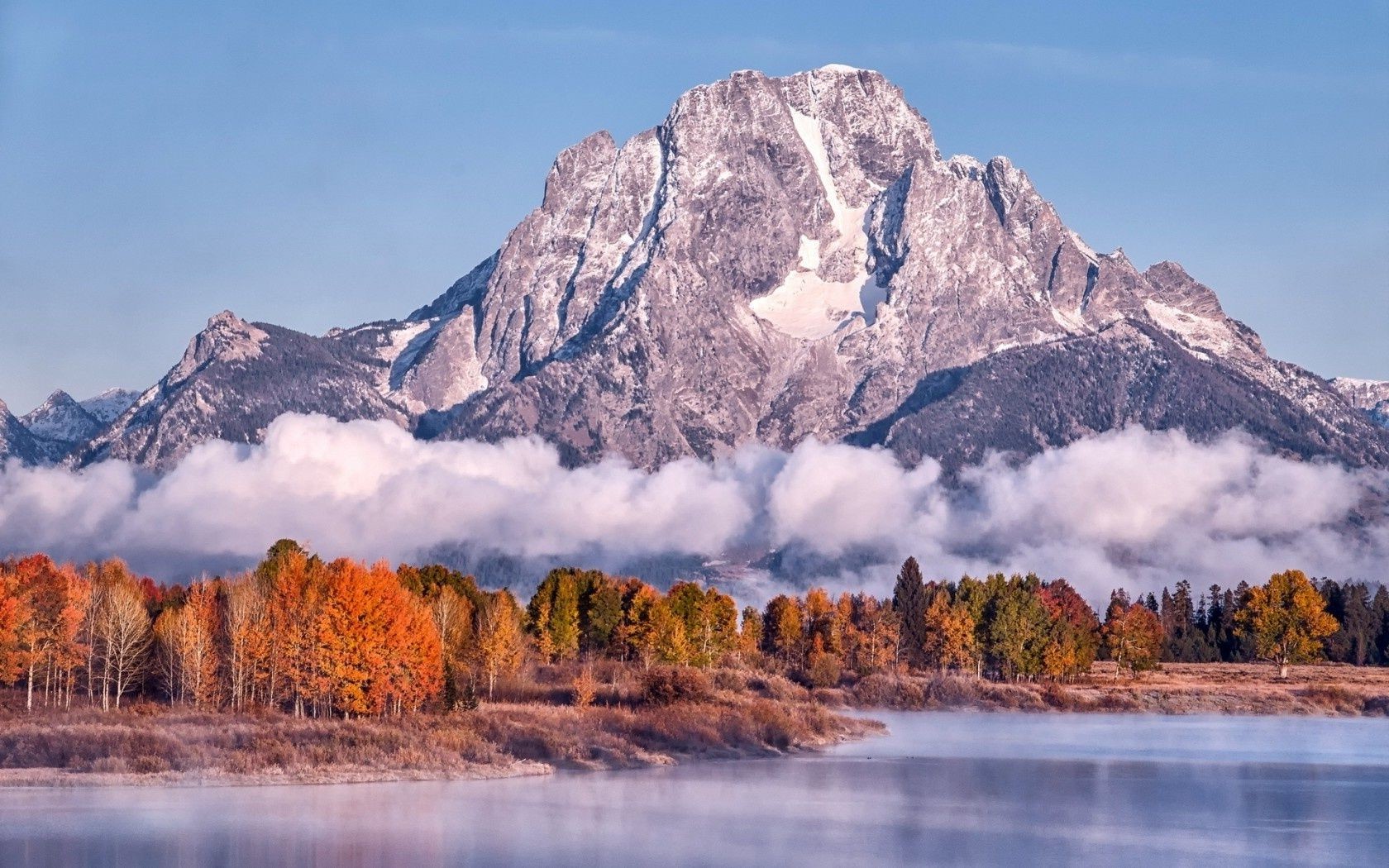 湖泊 水域 景观 山脉 风景 自然 雪 户外 旅游 反射 天空 木材