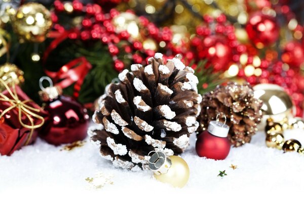 Decoração de Natal em forma de cones