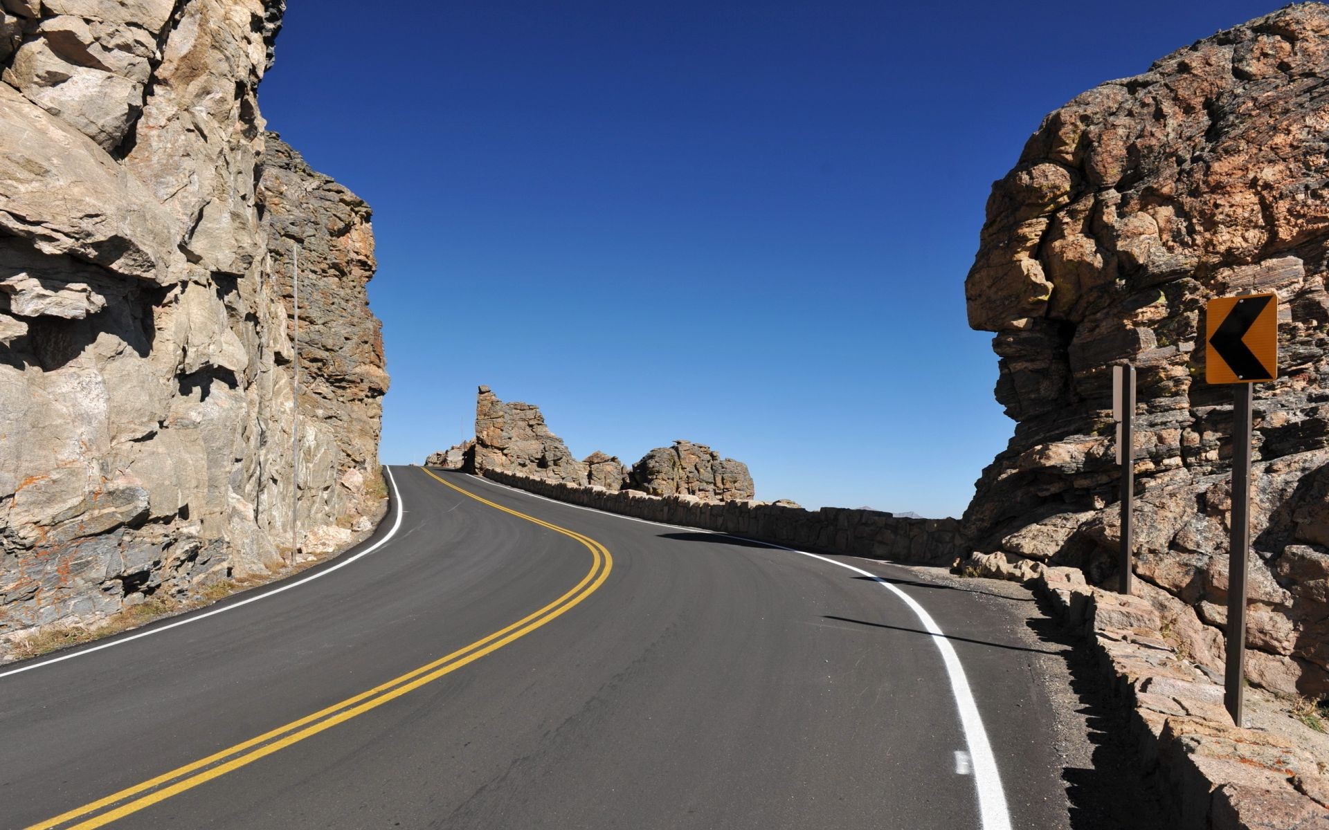 estradas viagens ao ar livre céu paisagem luz do dia montanhas deserto rocha sistema de transporte