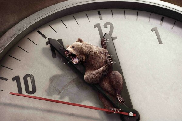 Reloj creativo con un oso en minutos