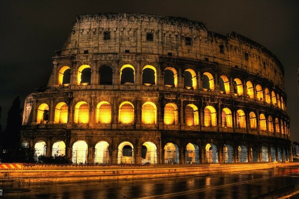 Colosseum in the glow of the night