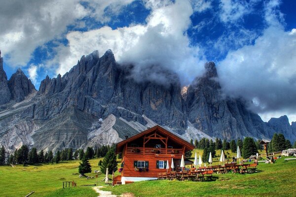 Un lugar pintoresco en donde el cielo toca las montañas