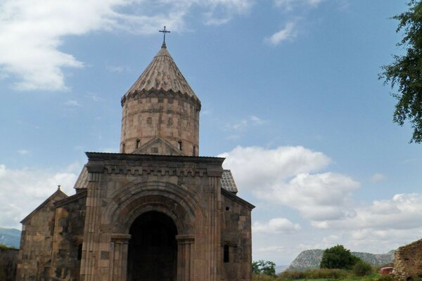 एक पुराना चर्च। स्थापत्य स्मारक