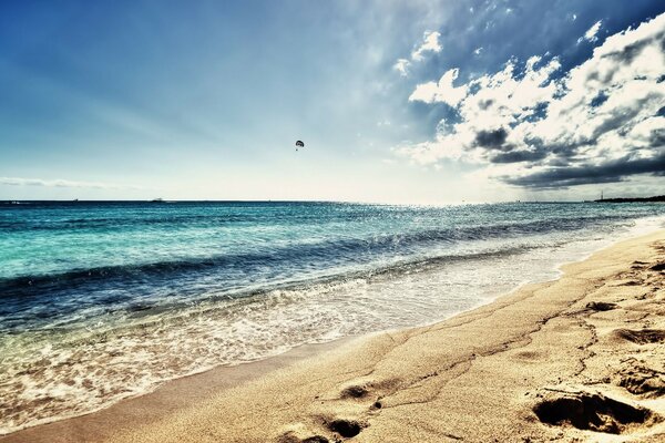 The tide on the Okensky shore to the beach