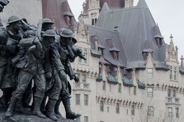 Escultura en la ciudad. Militares antes de la batalla