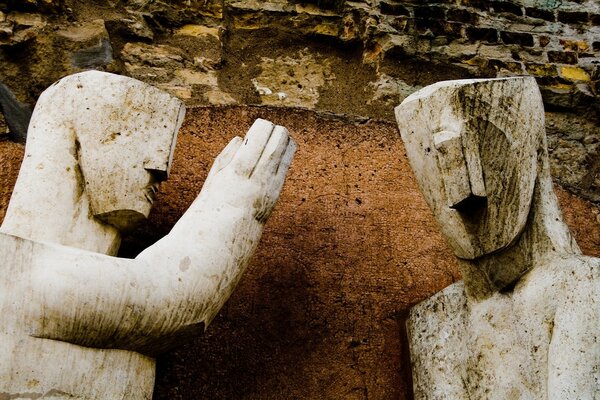 Esculturas religiosas feitas de madeira. Arte