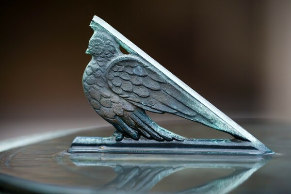 Sculpture d oiseau solitaire pour ordinateur de bureau