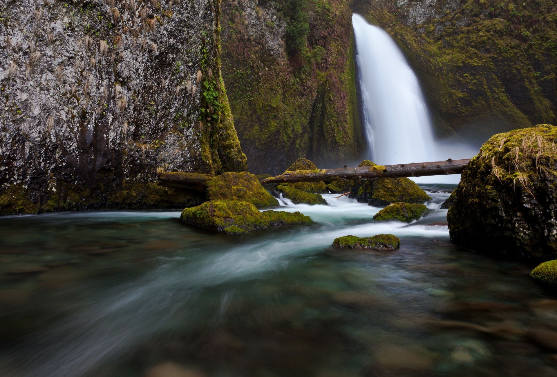 cascades eau cascade rivière ruisseau automne mousse rock ruisseau voyage cascade photographie mouvement paysage nature bois - rapids à l extérieur flou propreté