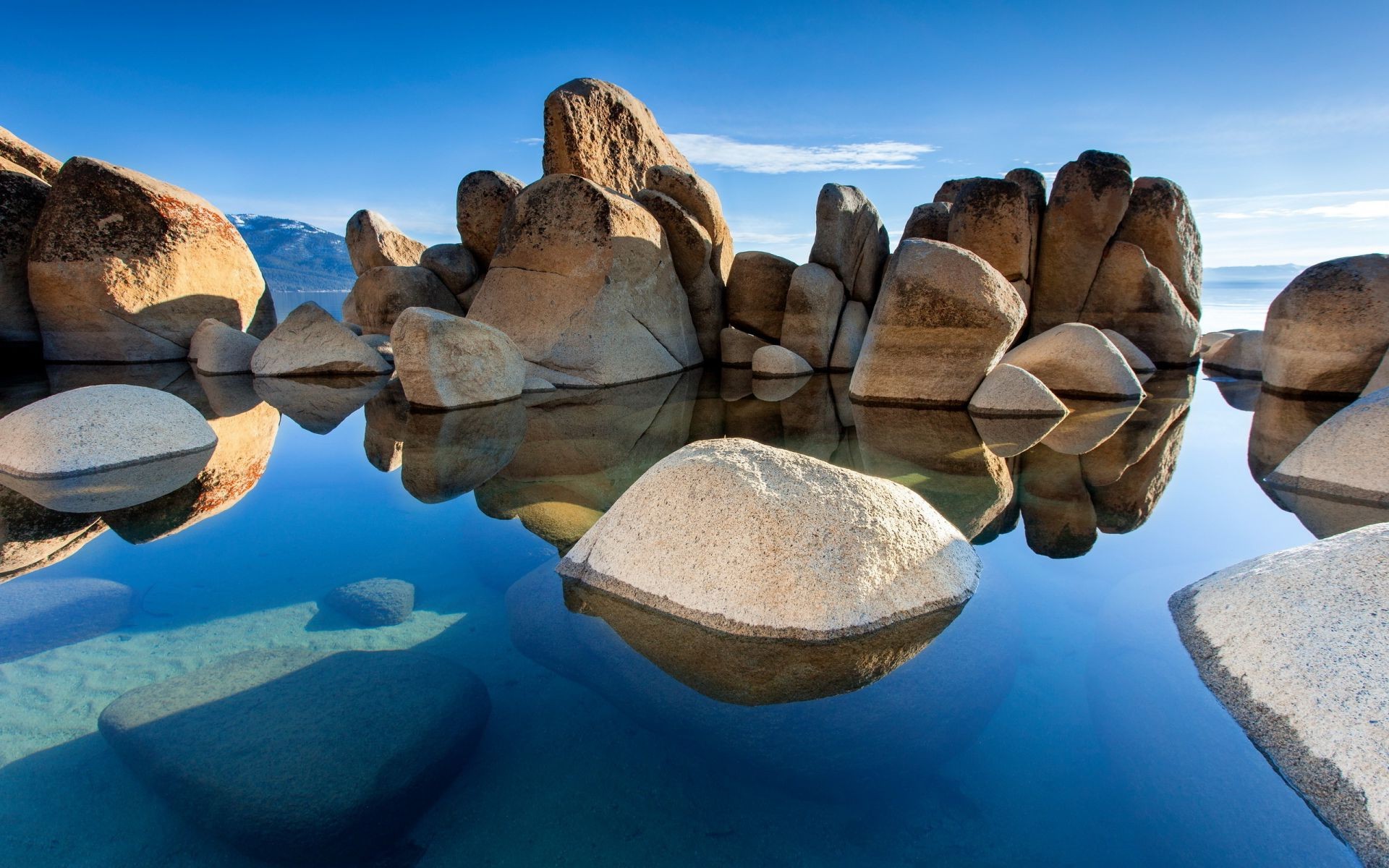 felsen felsbrocken und steine felsbrocken und steine reisen wasser himmel im freien rock natur meer landschaft stein meer strand sommer entspannung urlaub tourismus