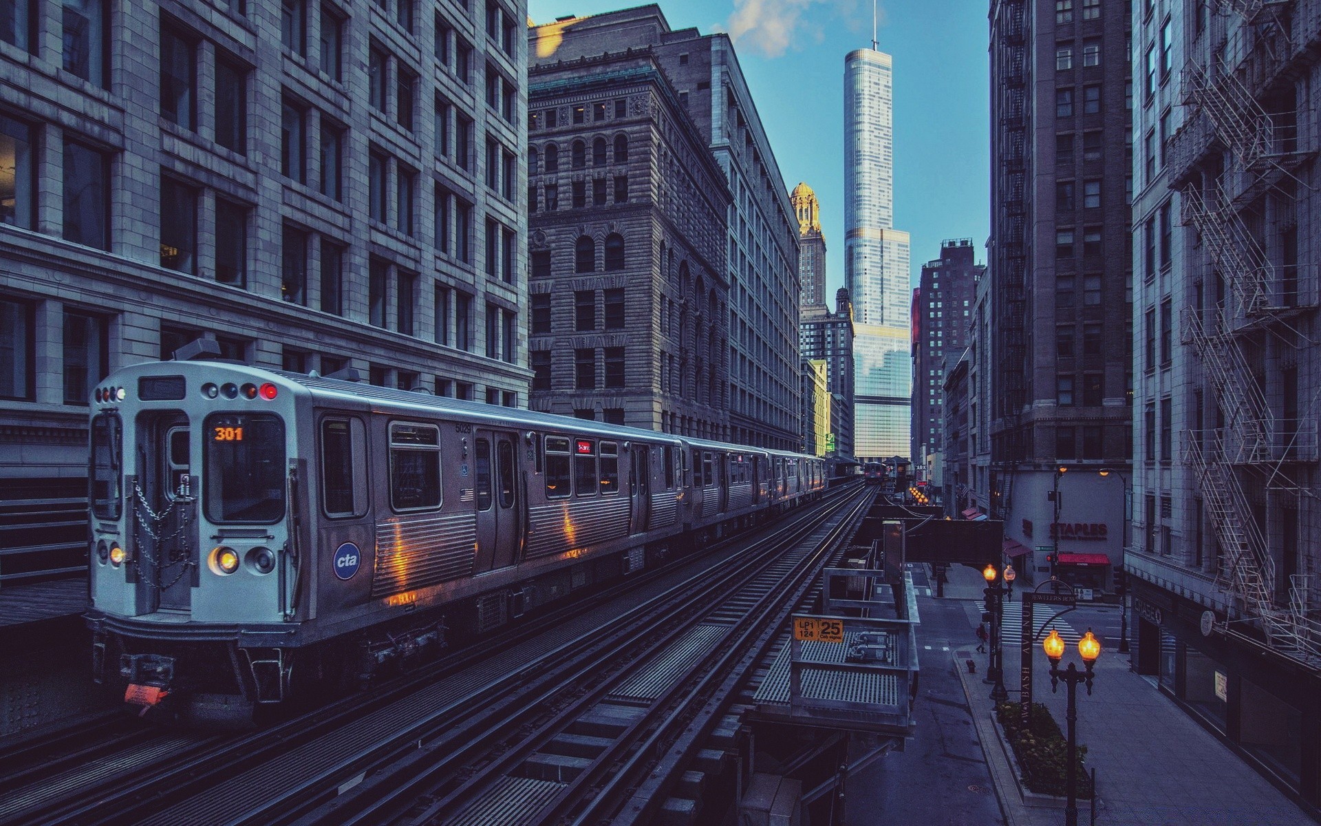 estilo urbano cidade viagens sistema de transporte estrada rua carro tráfego casa arranha-céu arquitetura negócios centro da cidade trem ferrovia borrão noite