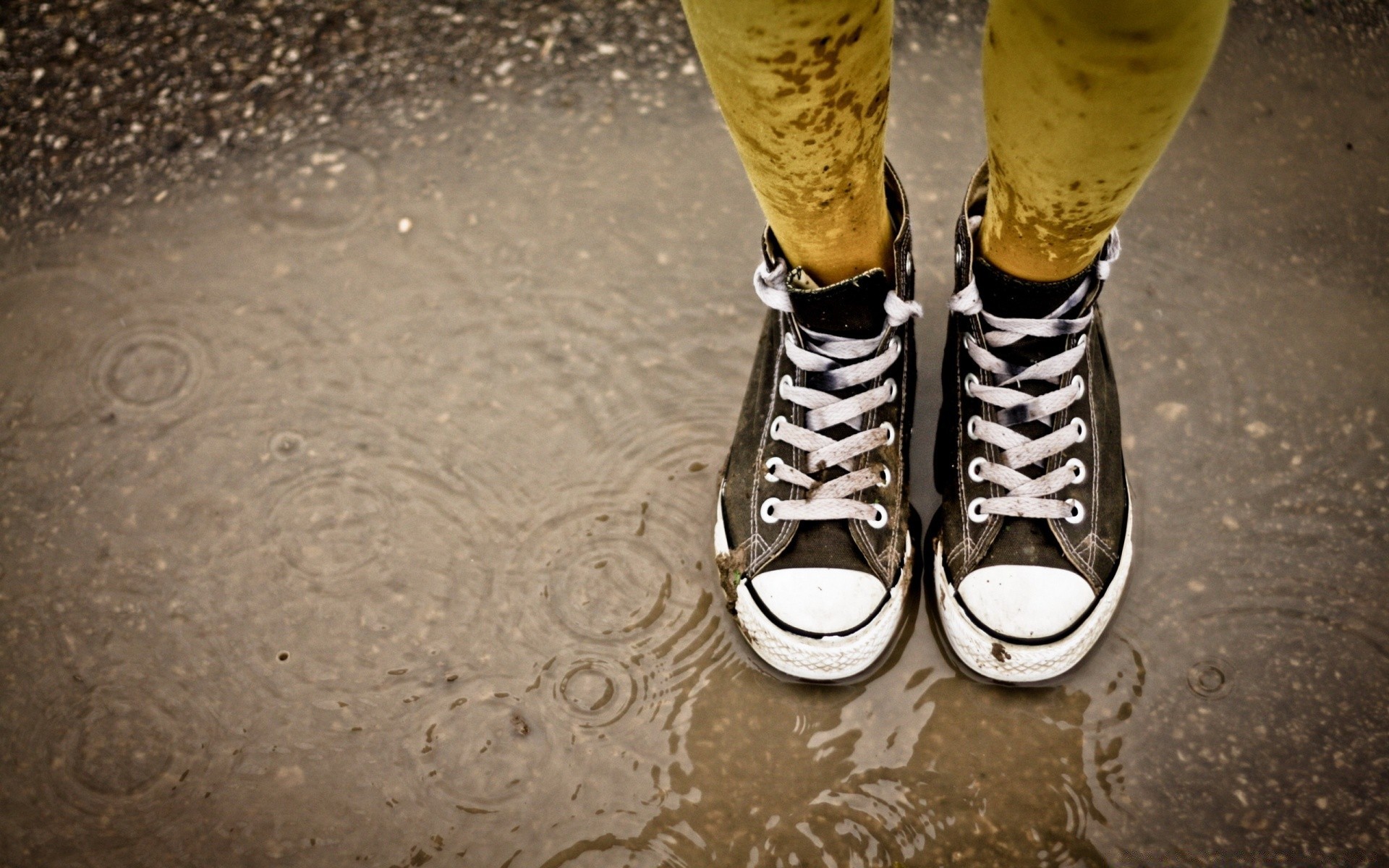 estilo urbano pies zapatos zapato dos escritorio diversión