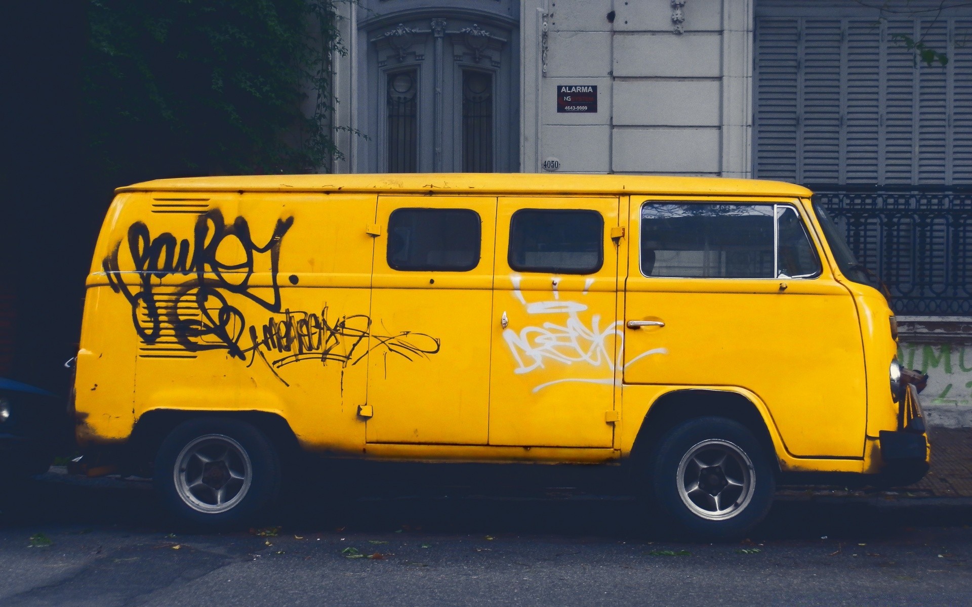 urban style auto auto transportsystem lkw bus fahren verkehr räder straße fahrer halbrad anhänger motor reifen lieferung maschine sendung scheinwerfer automobil rallye