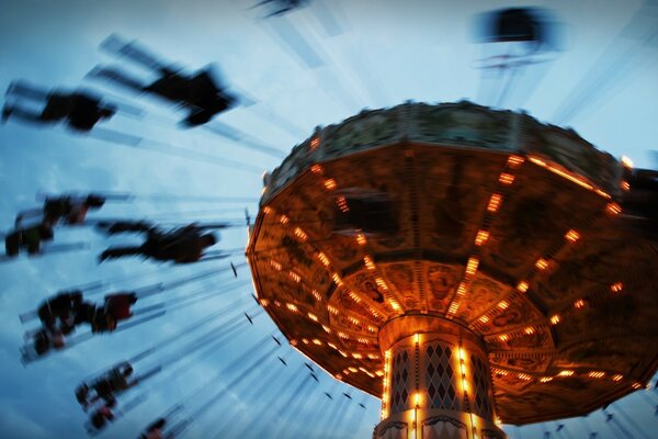 Carrusel de noche al aire libre