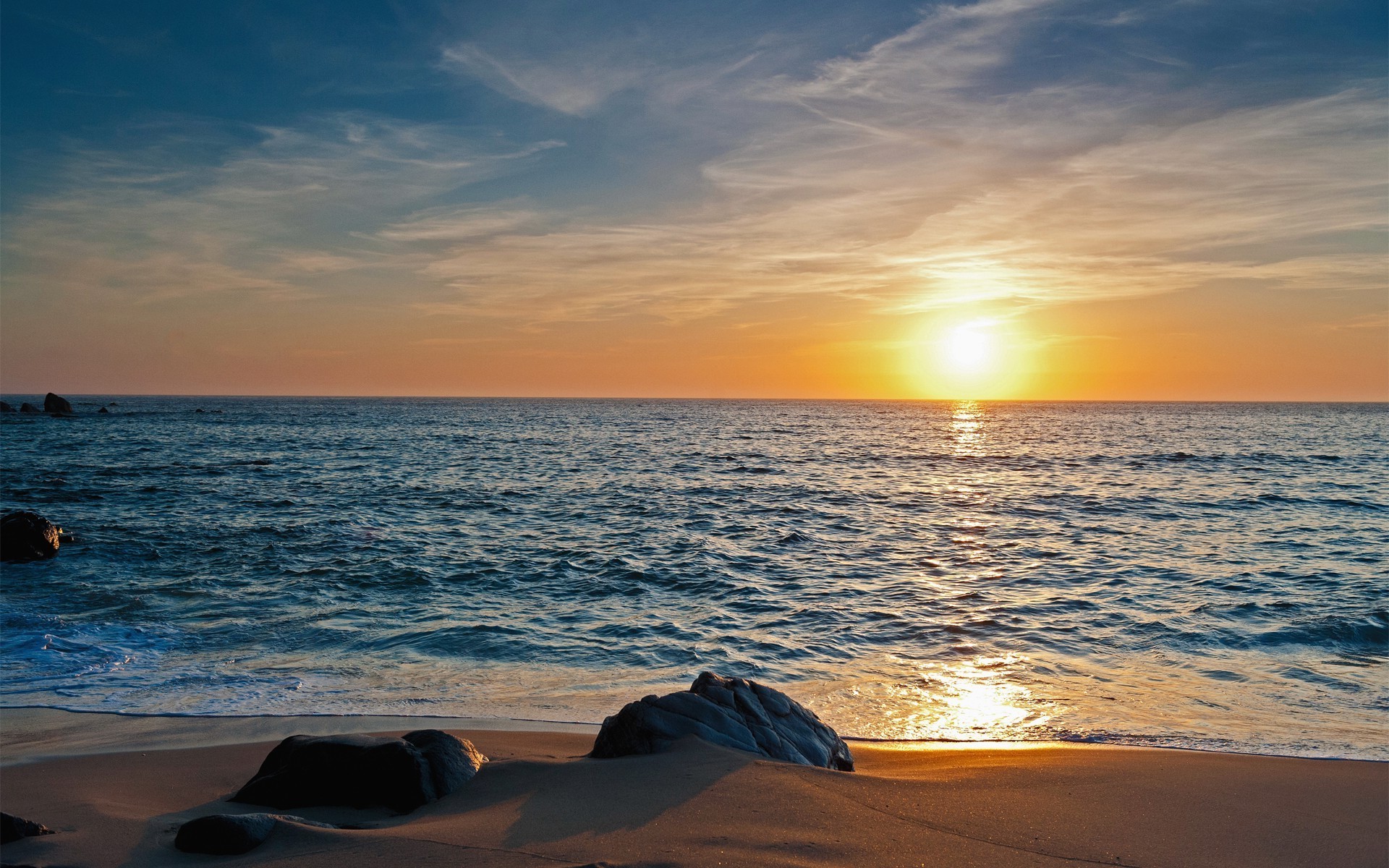 coucher de soleil et aube coucher de soleil soleil aube eau crépuscule plage mer beau temps sable océan soir été paysage surf sang-froid