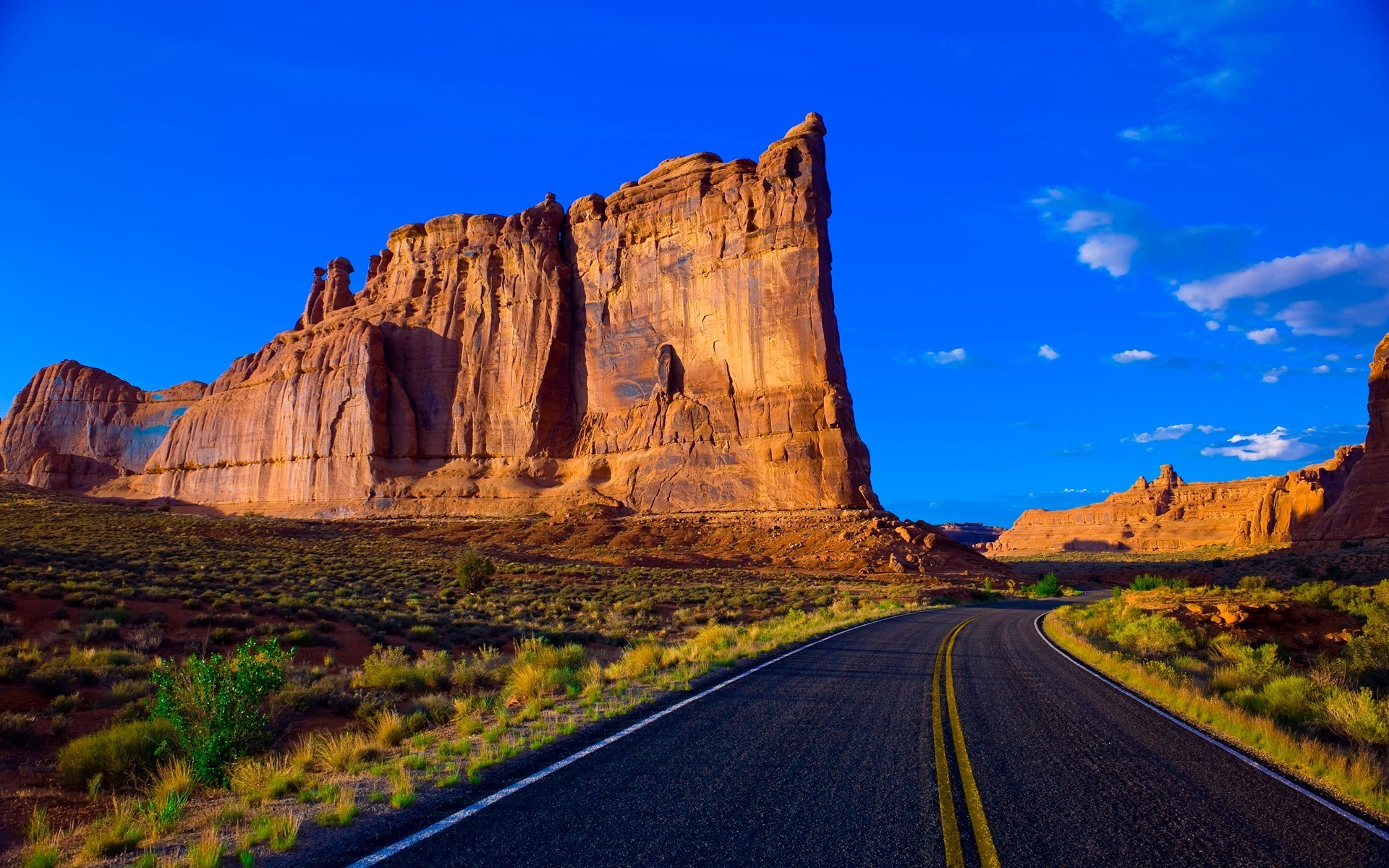 lugares famosos viajes al aire libre desierto roca arenisca cielo paisaje naturaleza escénico cañón montañas valle geología puesta de sol remoto carretera arid luz del día