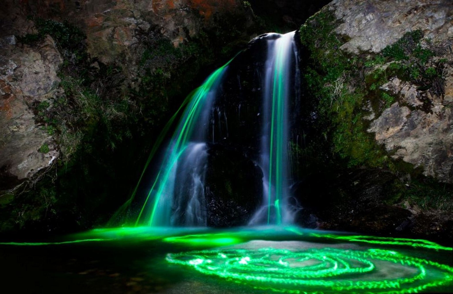 colori vivaci acqua movimento natura flusso sfocatura all aperto cascata