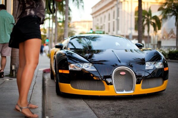 Fille chic digne d une voiture chic