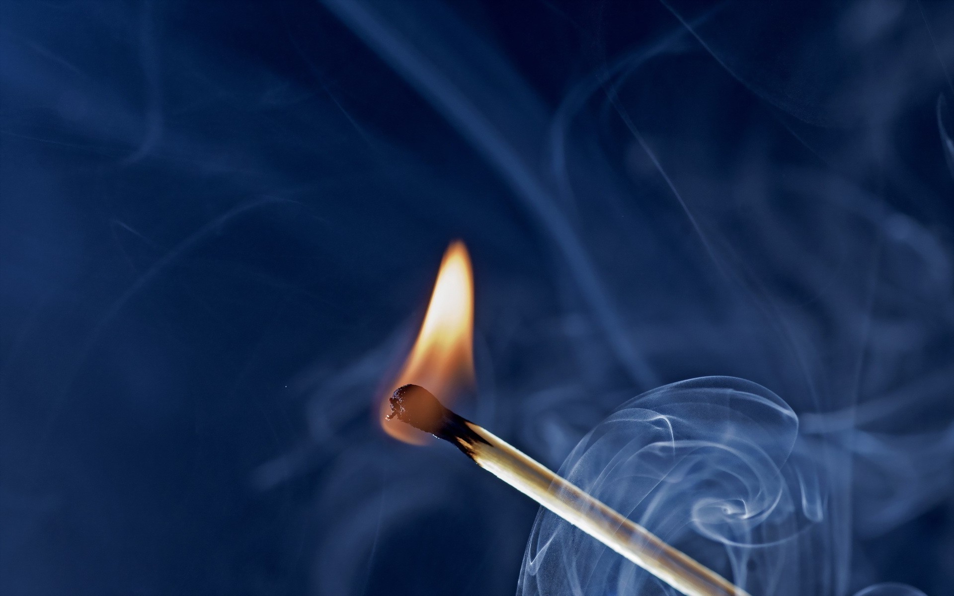 items flame light burnt candle dark warmly burn heat hot desktop wax nature abstract bright smoke