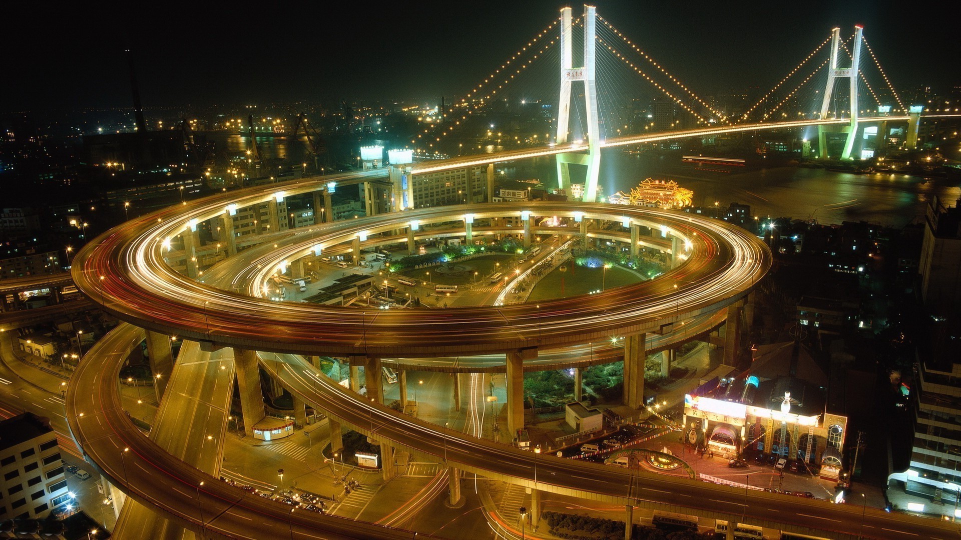 ciudades y arquitectura tráfico carretera desenfoque centro de la ciudad tráfico sistema de transporte crepúsculo ciudad rápido carretera noche coche urbano viajes arquitectura luz moderno casa rascacielos