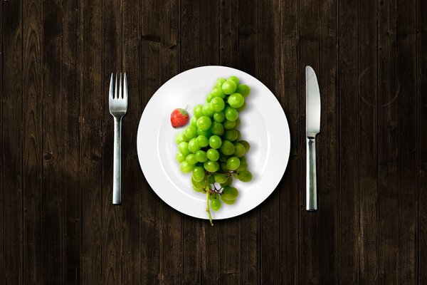 Grapes and strawberries - breakfast for antelope