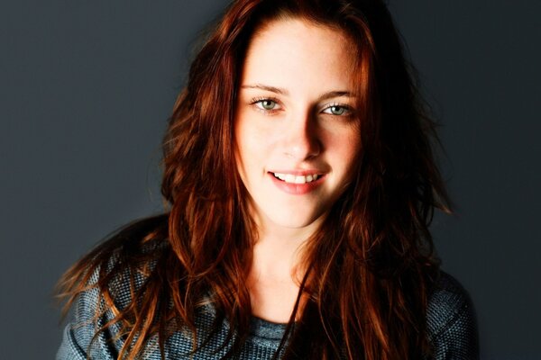 Kristen Stewart sorride