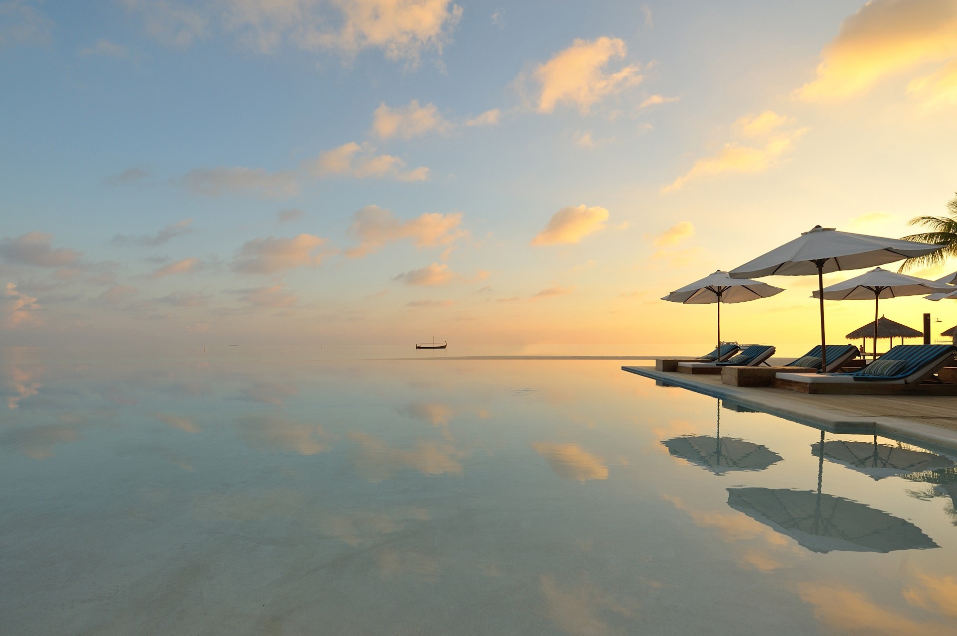 meer und ozean wasser sonnenuntergang himmel dämmerung strand sonne reisen meer landschaft ozean reflexion meer am abend sommer licht im freien tageslicht dämmerung auto