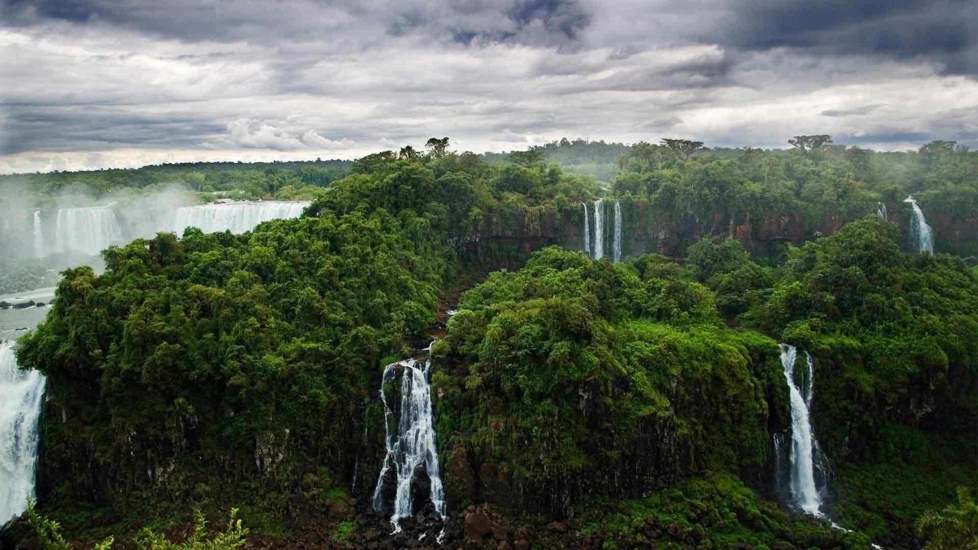 wyspy wody natura tropikalne podróże drewno drzewo krajobraz na zewnątrz las deszczowy wodospad dżungla rzeka niebo góry liść sceniczny lato rock park