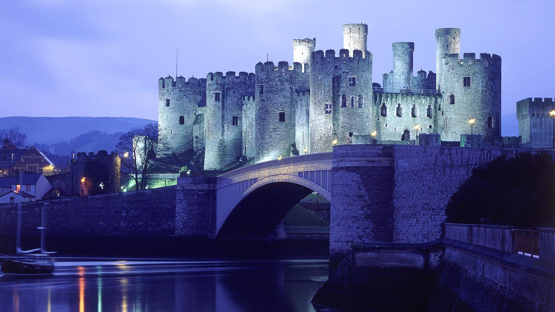 castelos arquitetura castelo gótico viagem à noite ao ar livre fortaleza torre fortificação velho água cidade crepúsculo rio casa ponte céu