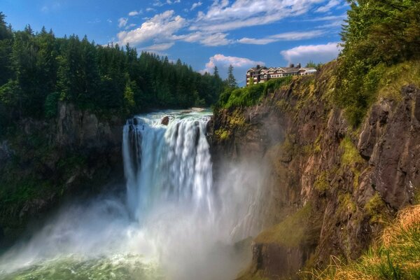 Impresionantes vistas de cascadas y naturaleza