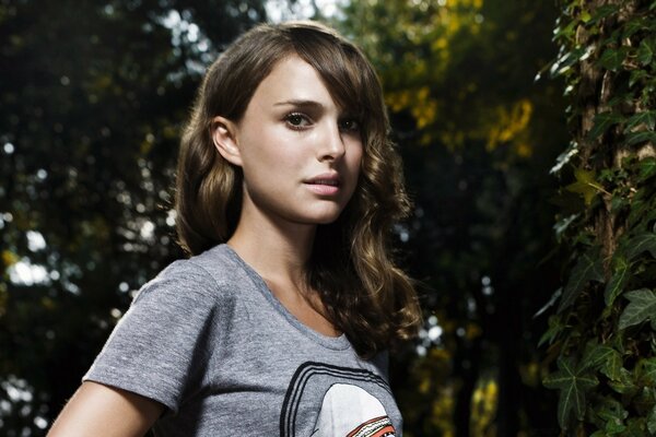 Natalie Portman em uma camiseta