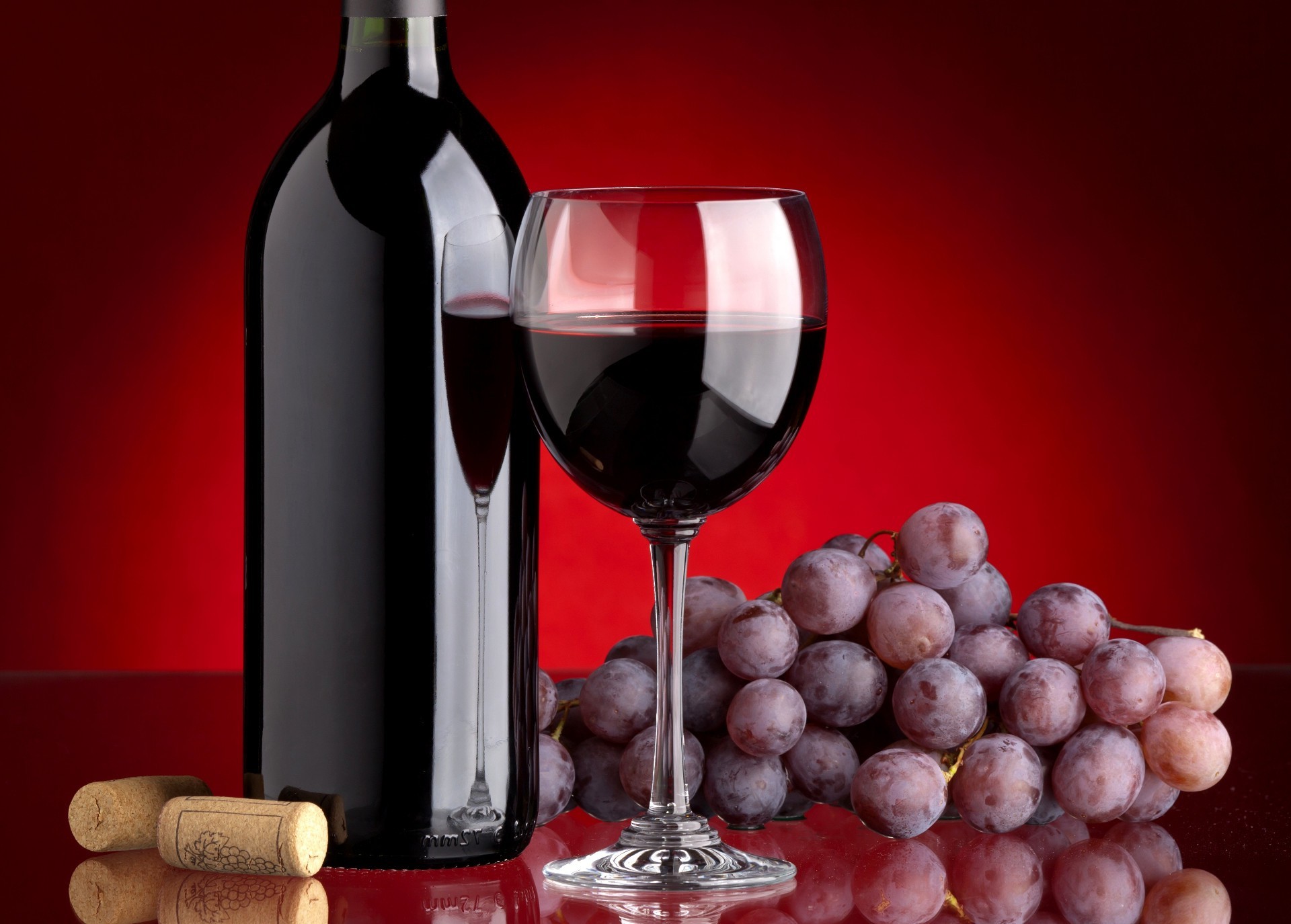 içecekler şarap şaraphane üzüm içki asma alkol cam şişe kırmızı şarap merlot kadeh cabernet bağcılık yemek likör tat greyfurt tatil bordo