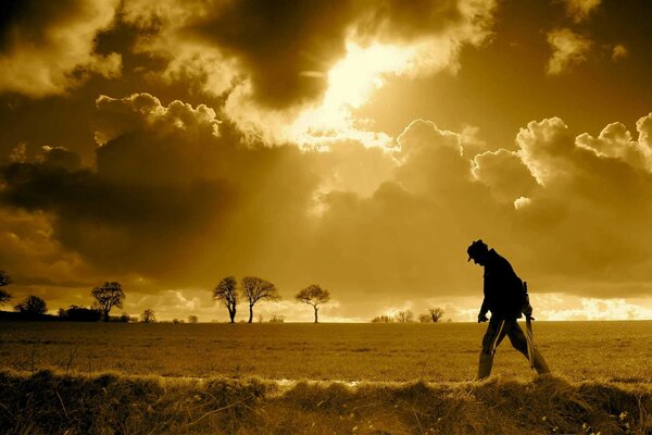 Silhouette d un homme délirant solitaire