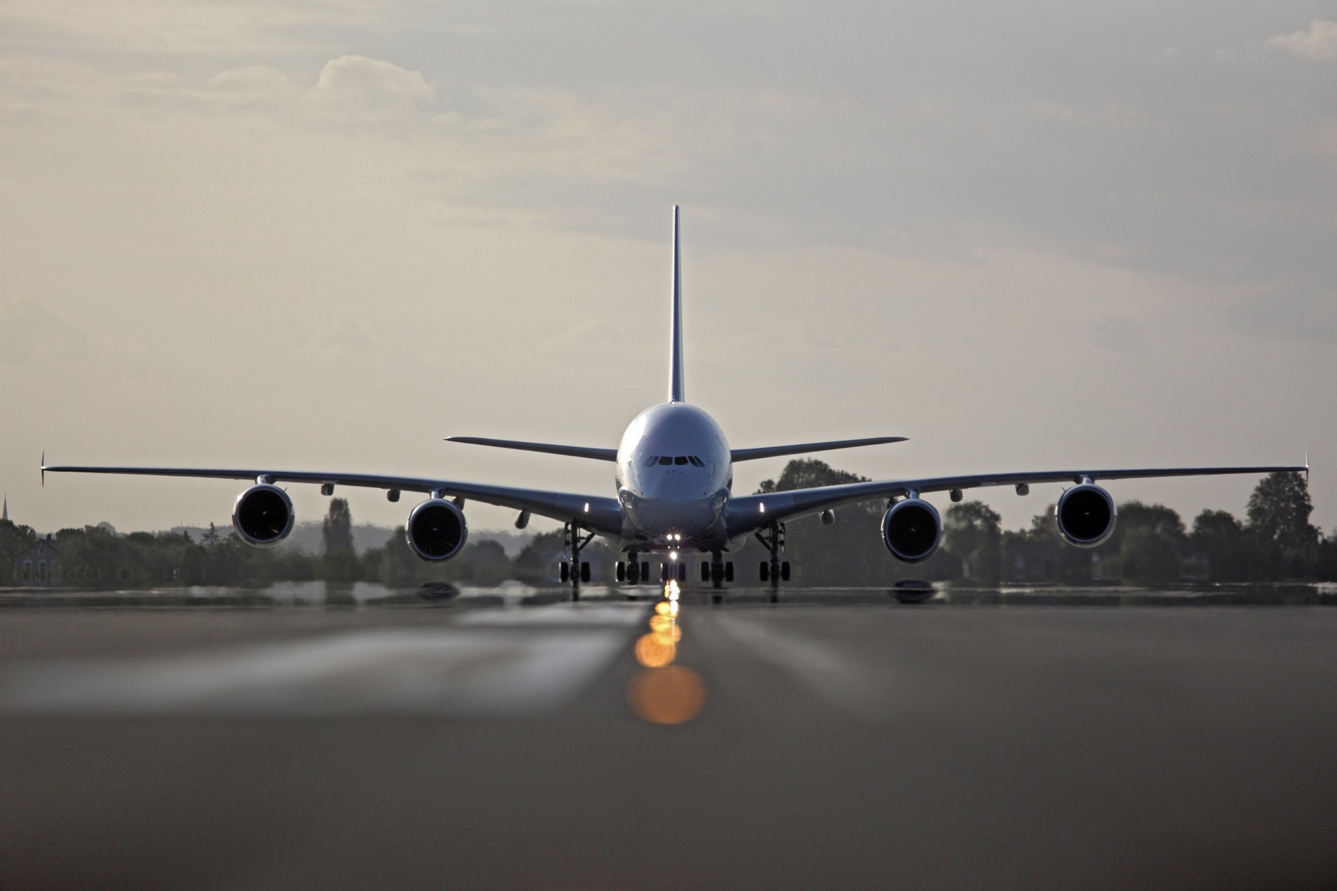 aerei passeggeri aereo aereo aeroporto sistema di trasporto volo aereo aria auto militare pista viaggi partenza air force decollo aereo di linea arrivo volare cielo airbus ala