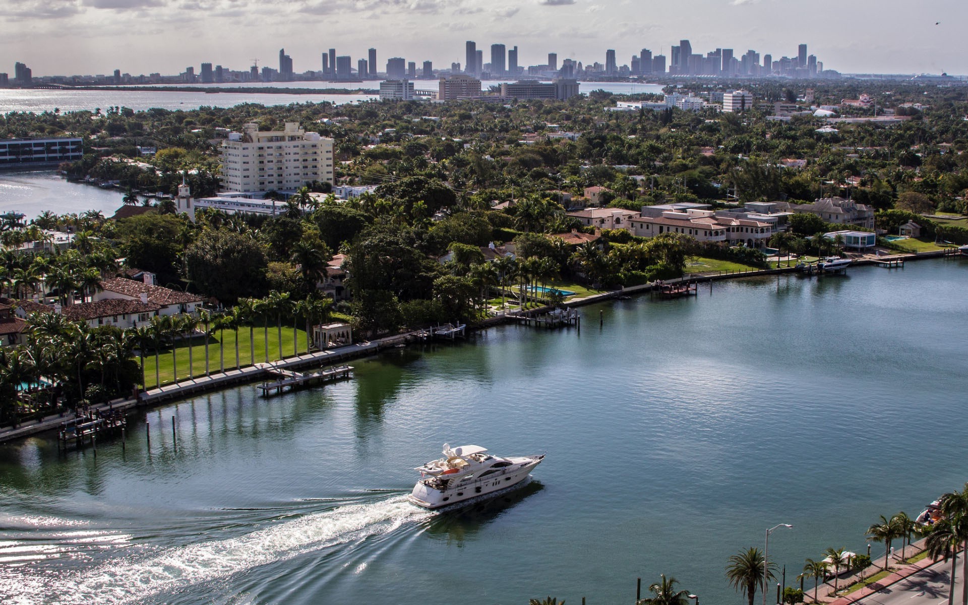 yachts water city travel river architecture town watercraft building house cityscape tree seashore boat tourism urban lake